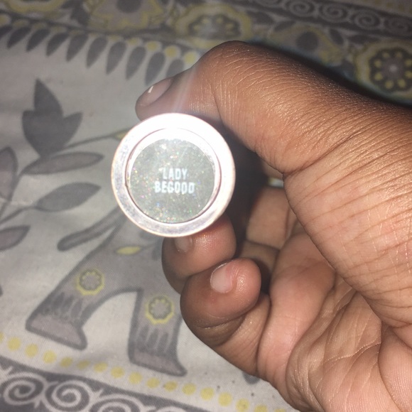 Makeup - Picture 2 of 3